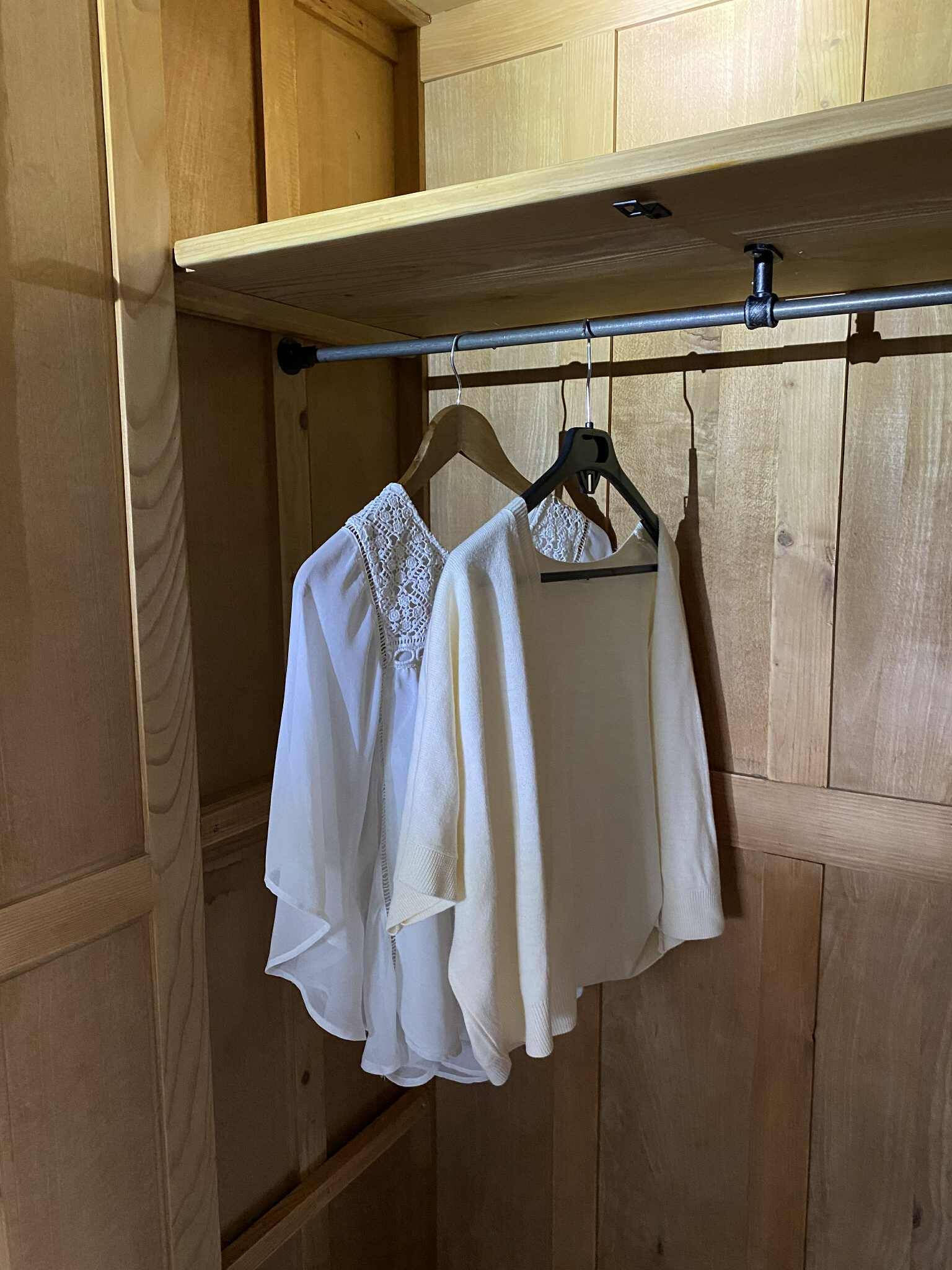 Armoire parisienne