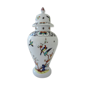 Baluster vase covered in porcelain by Coquet house in Limoges and decorated in Chantilly