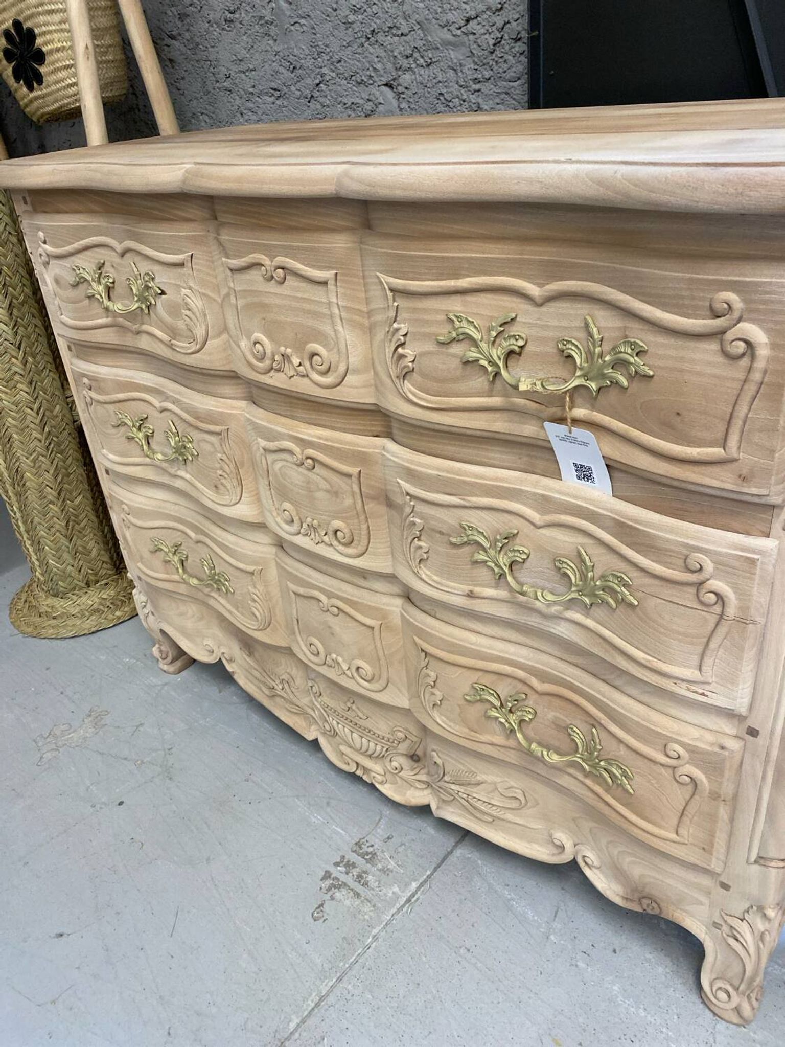 Commode louis XV en bois brut noyer