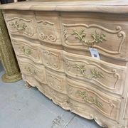 Commode louis XV en bois brut noyer