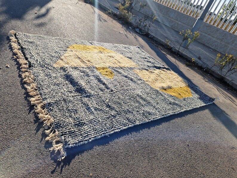 Handmade traditional Beni Ourain Berber rug, size 2/3 m.