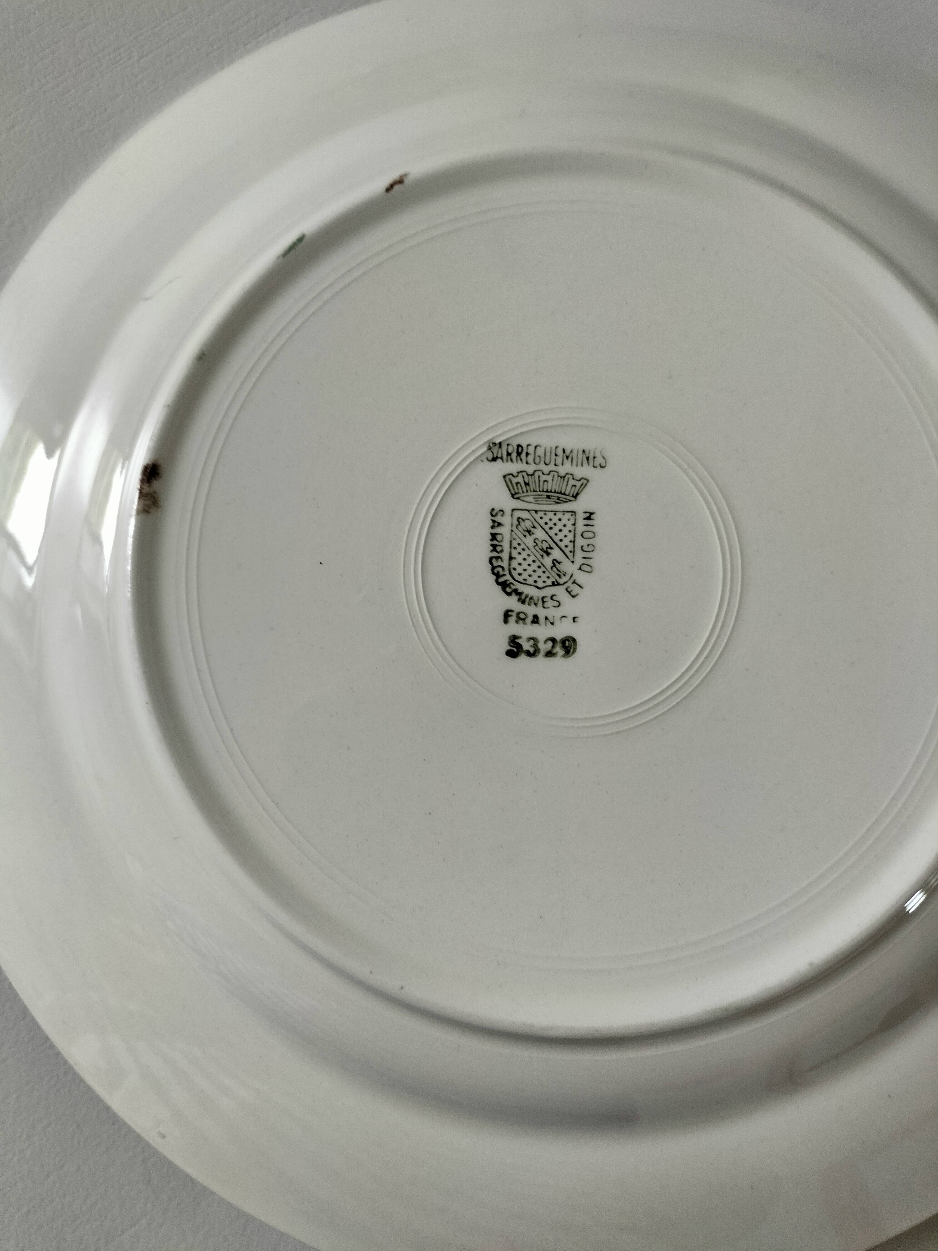 8 vintage flat plates Sarreguemines Digoin model 5329