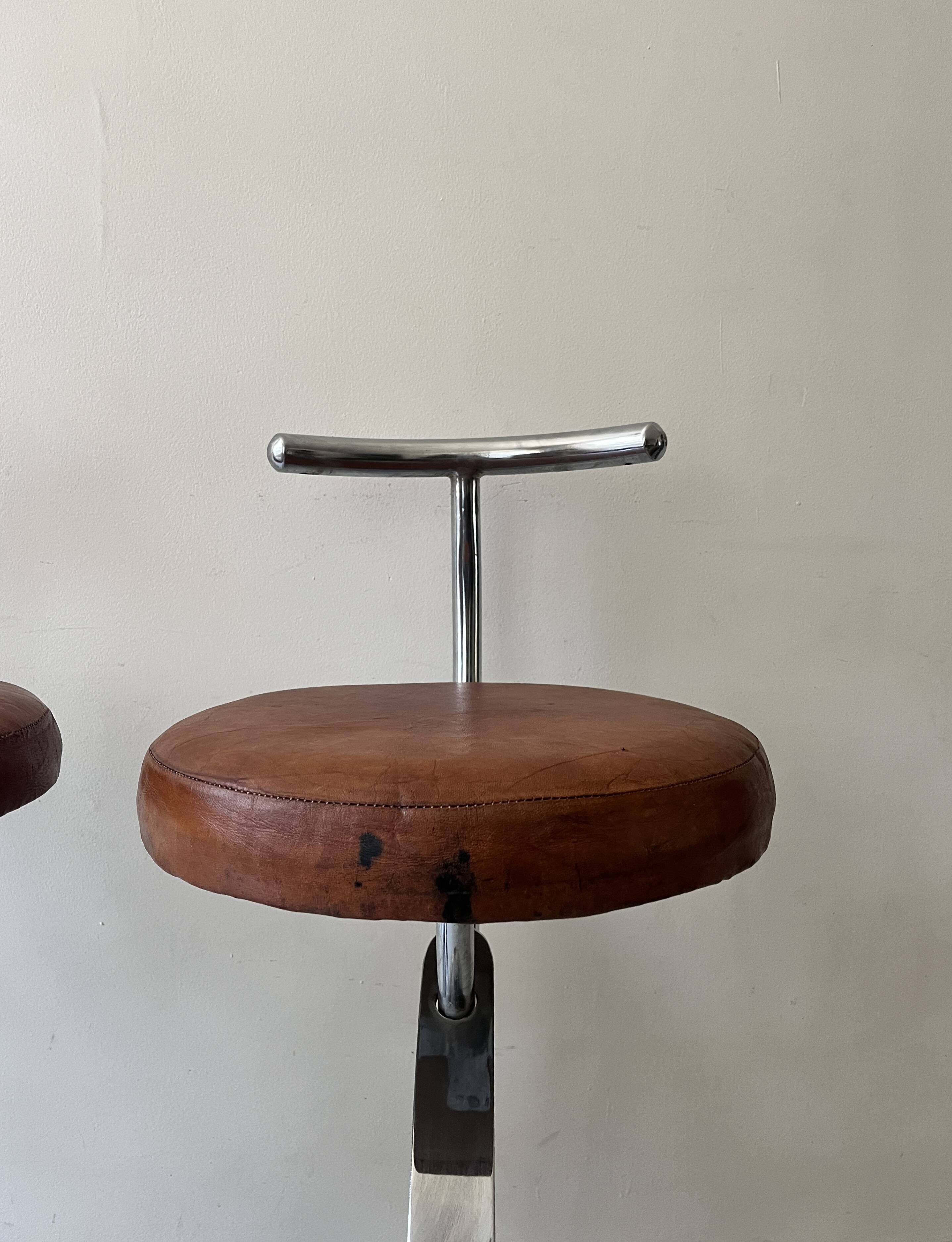 Bar stools in tubular chrome and tan leather, 1970s