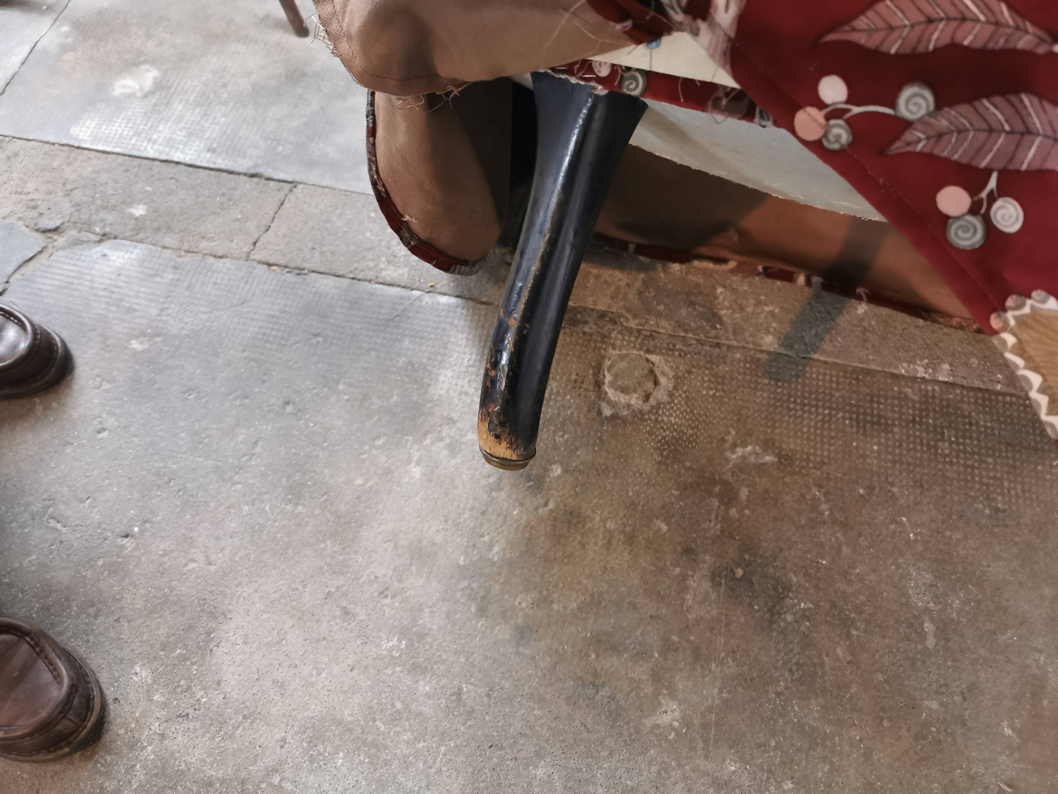 Velvet toad armchair