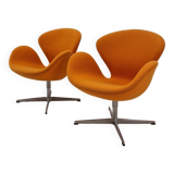 Set of 2 Swan Chairs by Arne Jacobsen and Fritz Hansen