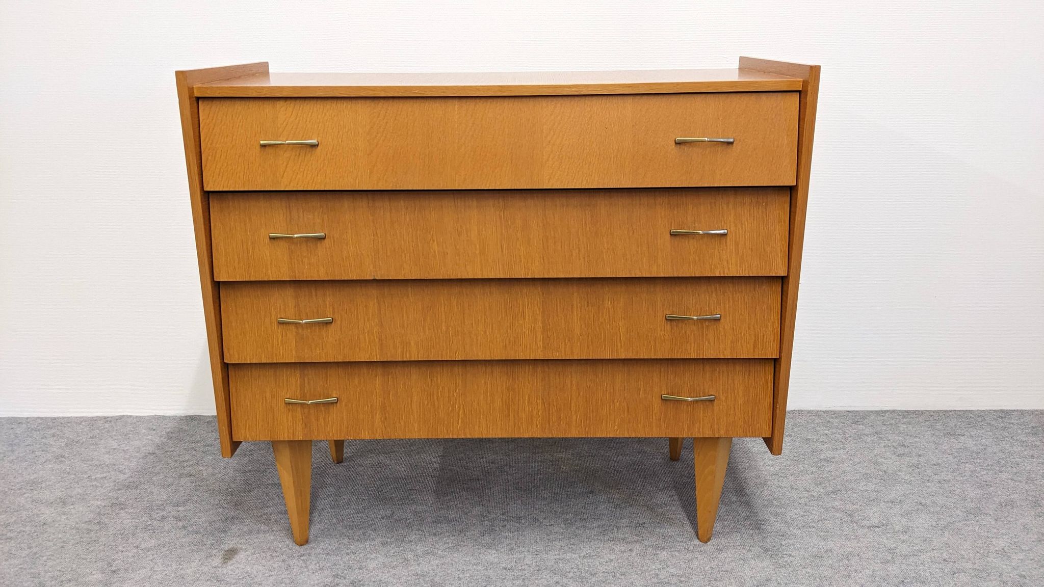 4-drawer chest of drawers in blond oak from the 50s/60s