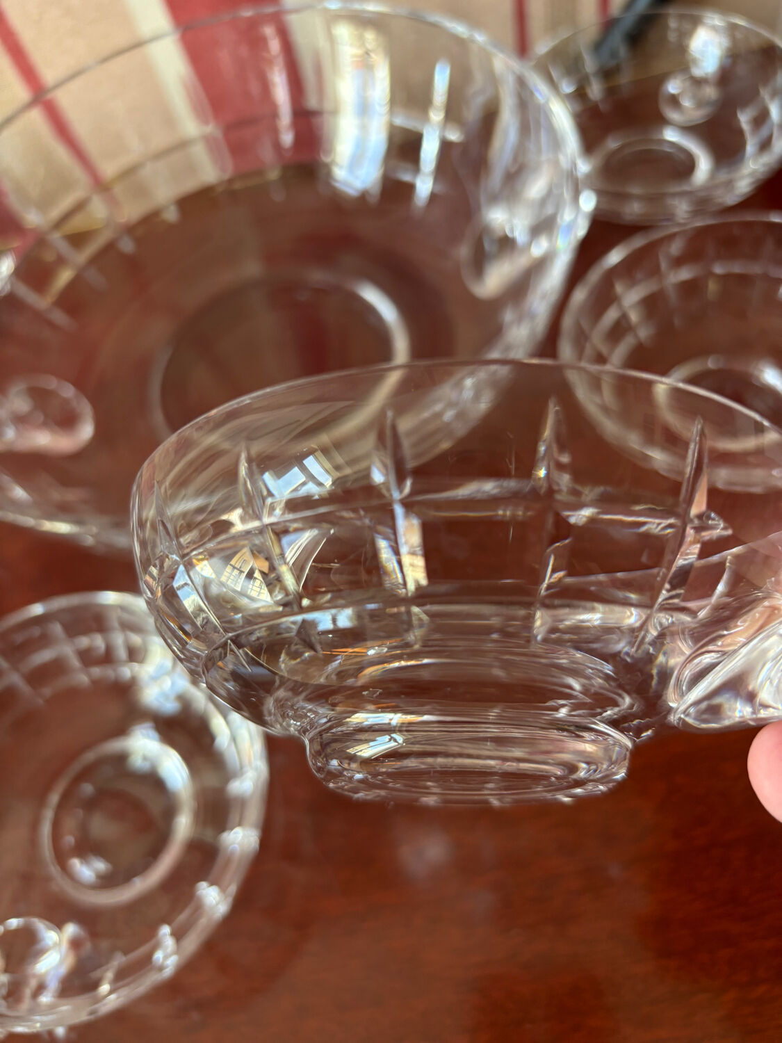 Cristallerie de Lorraine, 1 salad bowl and 6 bowls in chiseled crystal, punch service, ice service