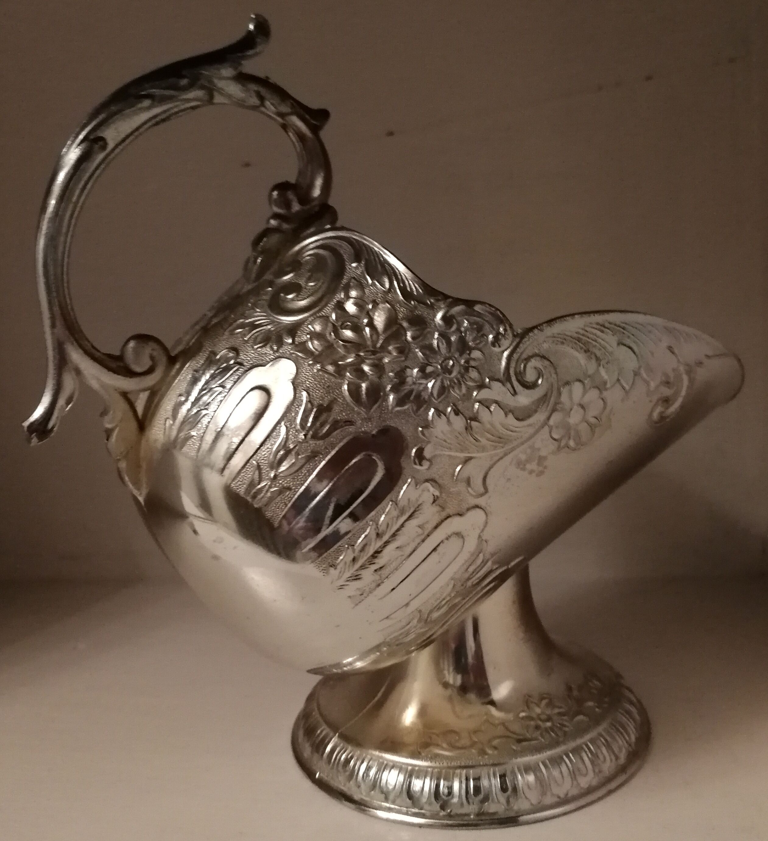 Sugar and sugar shovel in golden silver metal