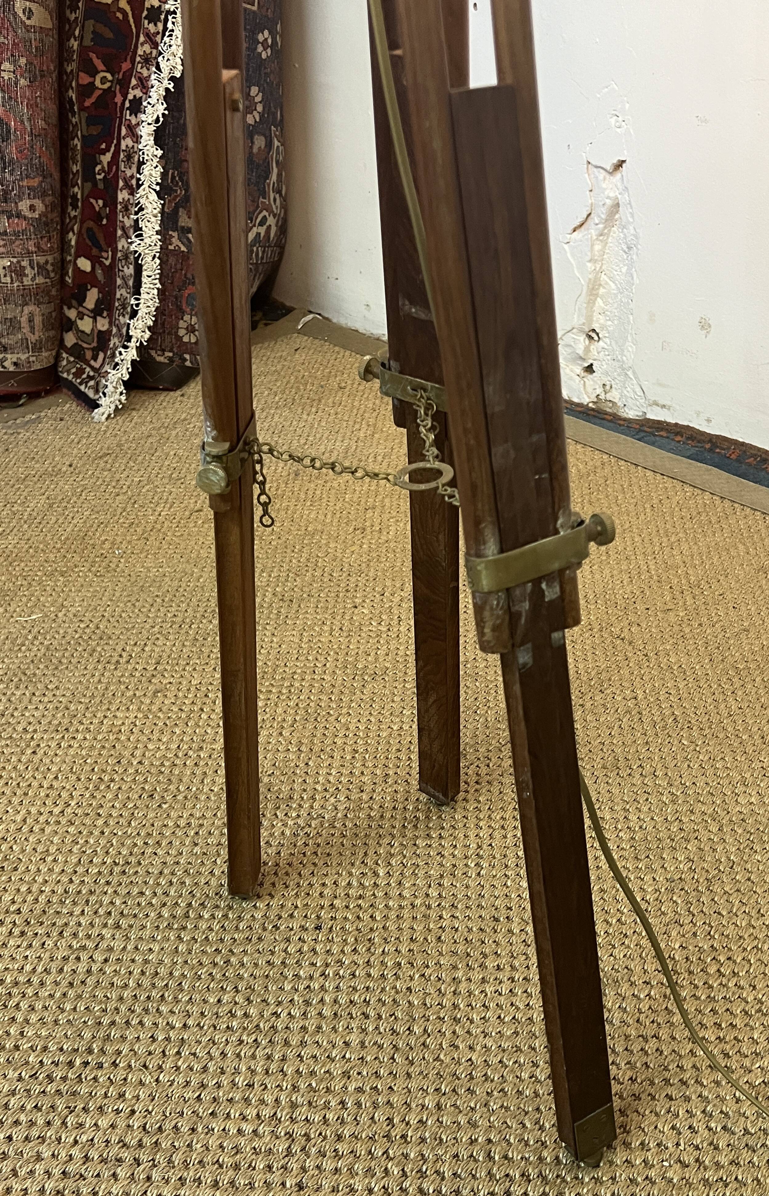 Tripod floor lamp in wood and adjustable brass