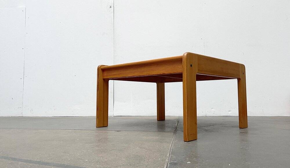 Vintage coffee table in Swedish pine by Yngve Ekström for Swedese, 1970s.