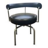 LC7 Swivel Armchair in black leather by Charlotte Perriand for Cassina