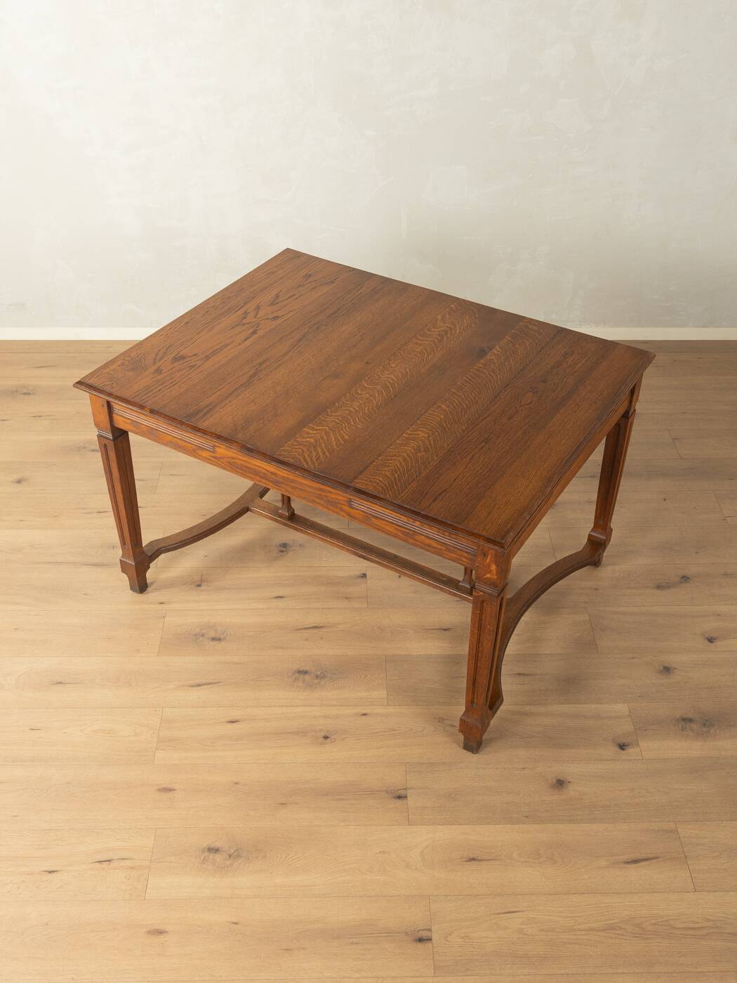 Art Nouveau dining table made of solid oak, Germany, 1910s