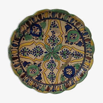 Plat rond polychrome traditionnel XVIII e anonyme