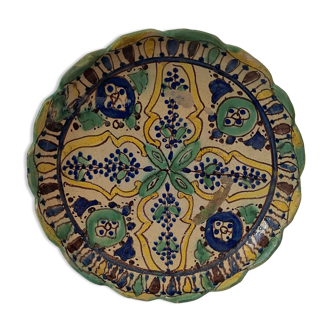 Tunisia ceramic round flat polychrome traditional XVIII e anonymous