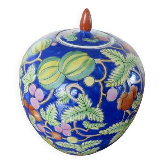 Large Chinese ginger jar in porcelain from the early 20th century.