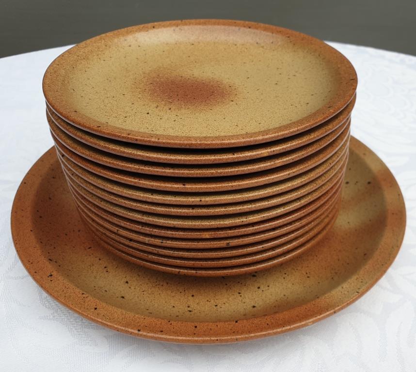 Set 12 plates and 1 dish sandstone of Burgundy Sarreguemines