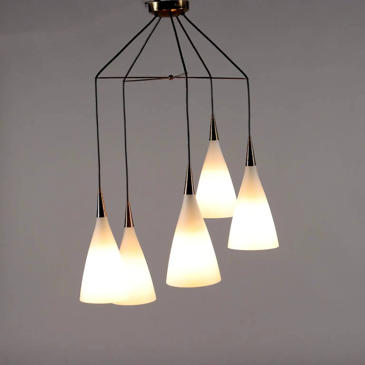 Suspension vintage des années 1960 en laiton et verre opalin