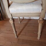 Pair of medallion chairs from late 19th century with carved backs of leaves