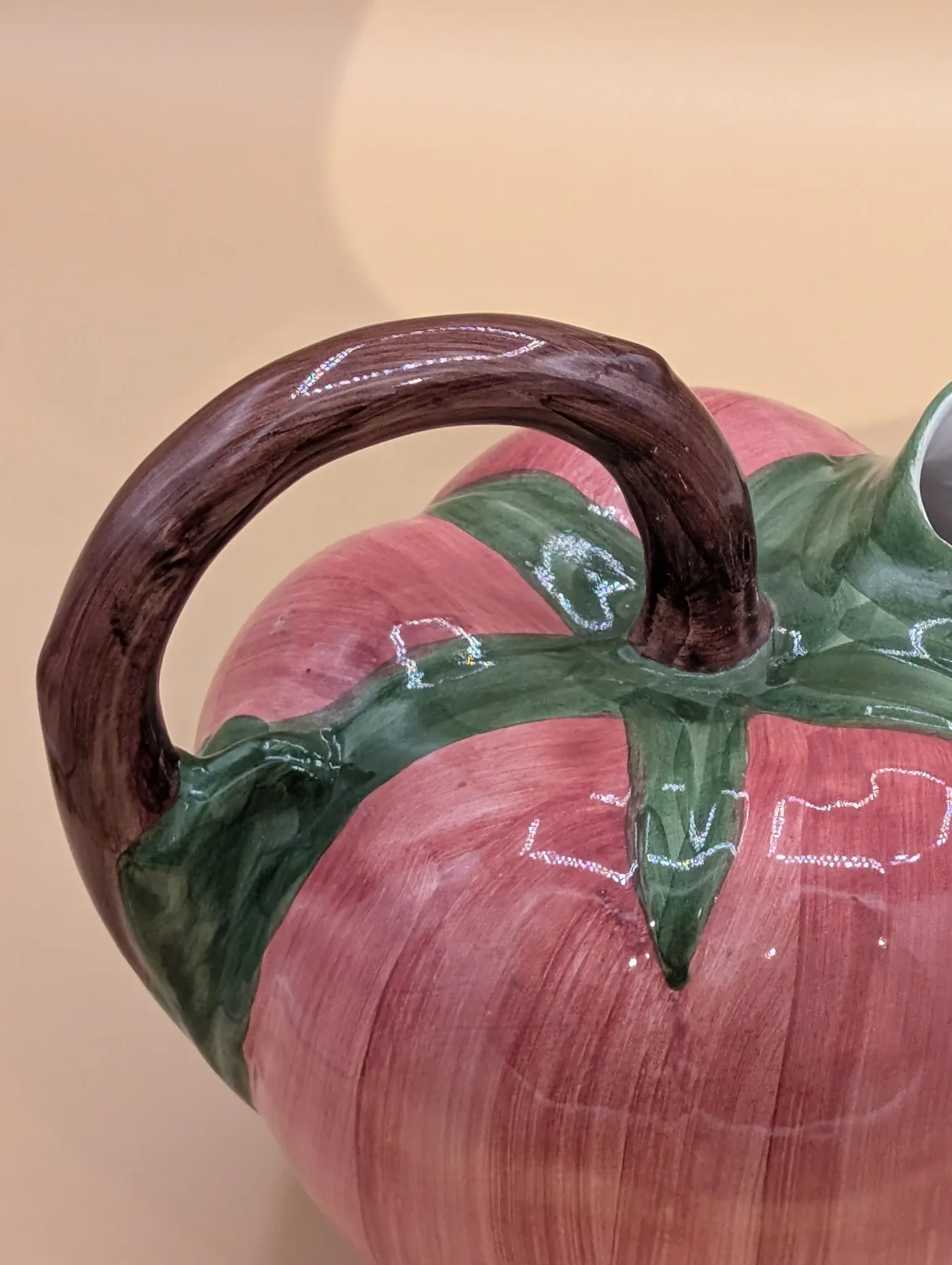 Large tomato jug in majolica