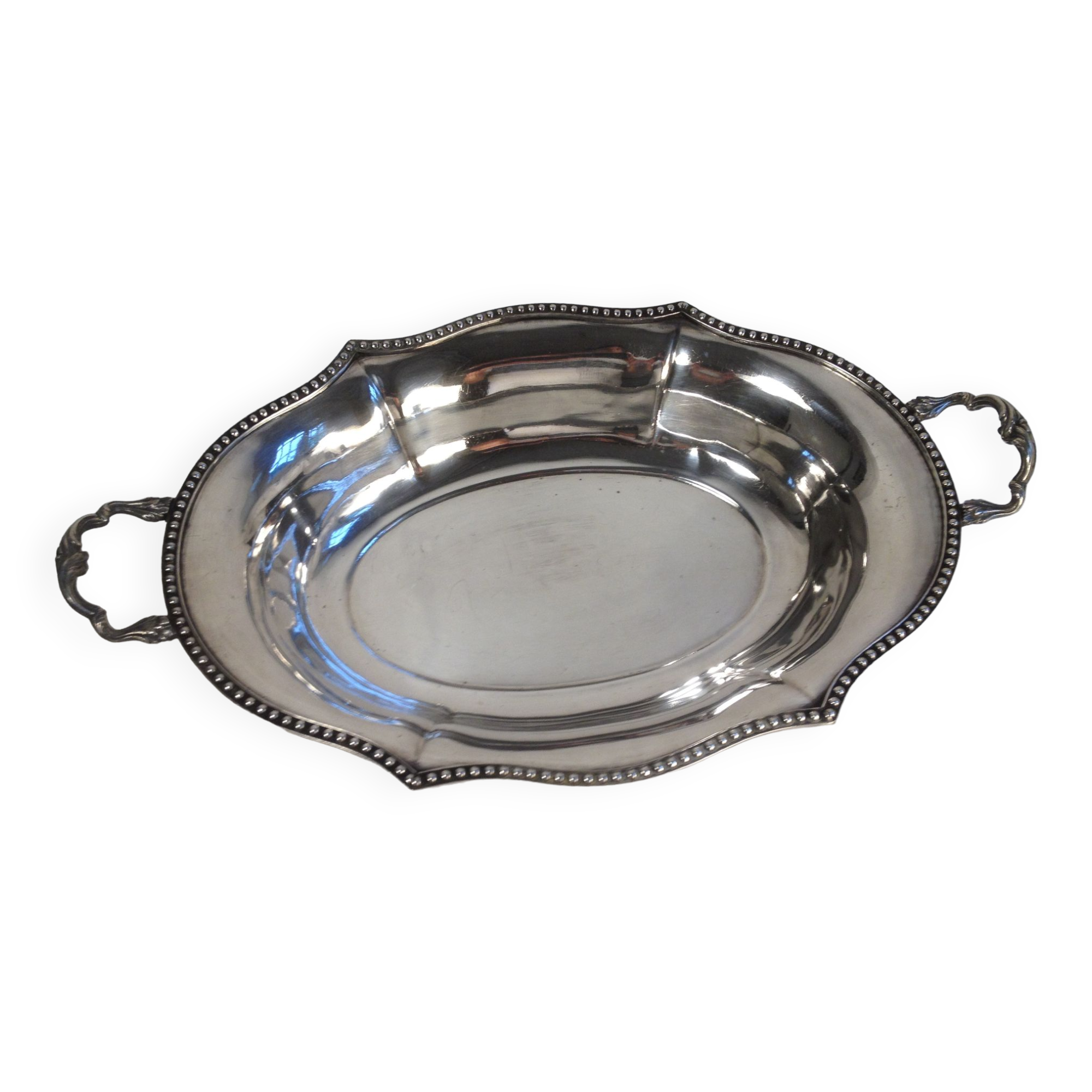 Serving dish in silver metal