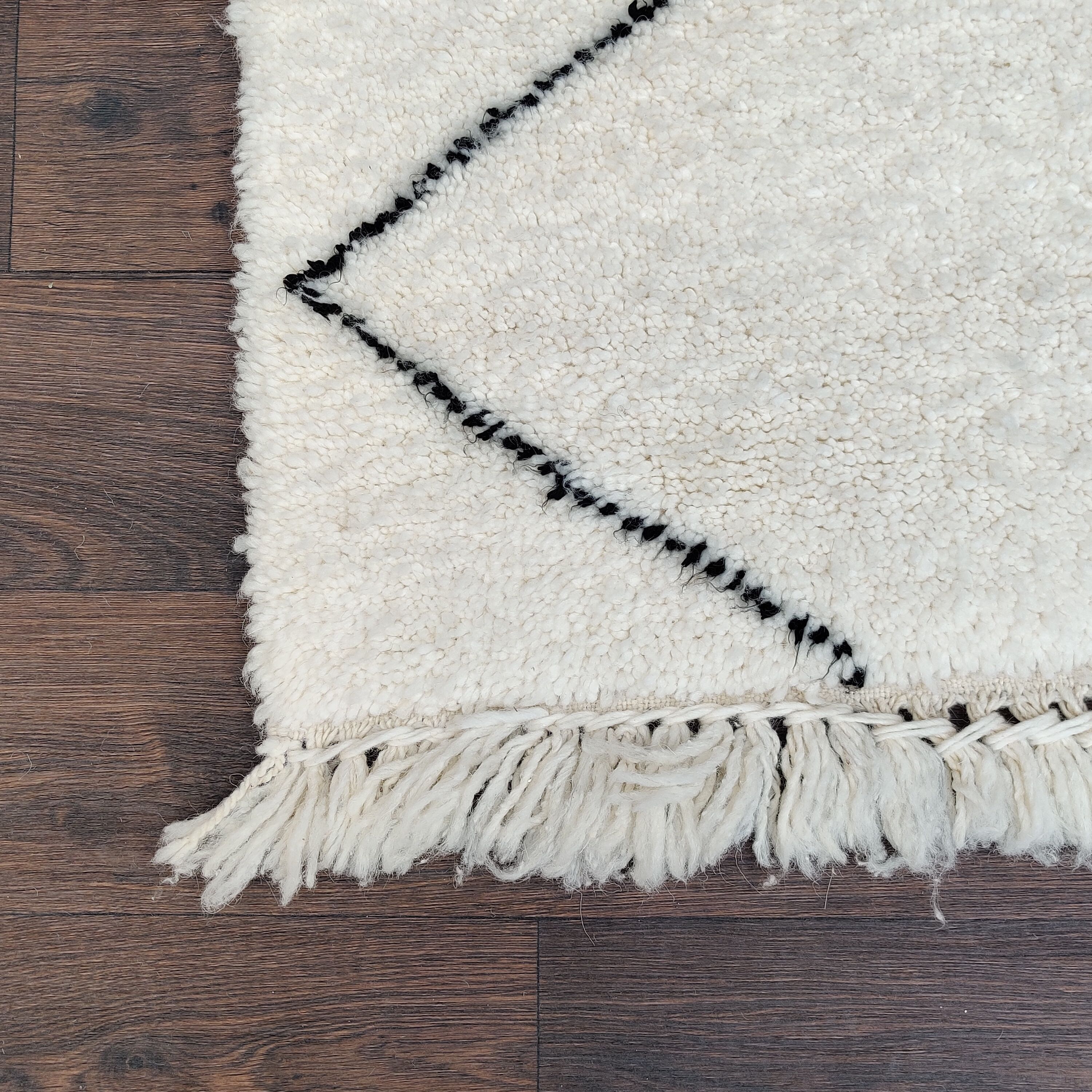 Moroccan berber carpet made white hand and black 90x145 cm