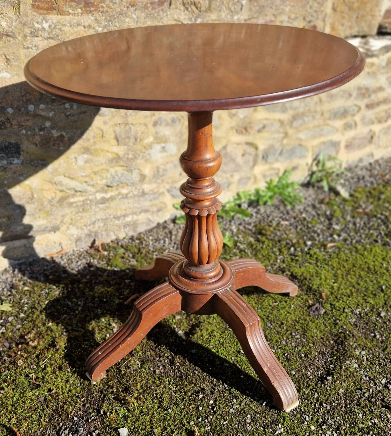 Antique mahogany and mahogany veneer pedestal table