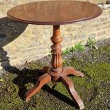 Antique mahogany and mahogany veneer pedestal table