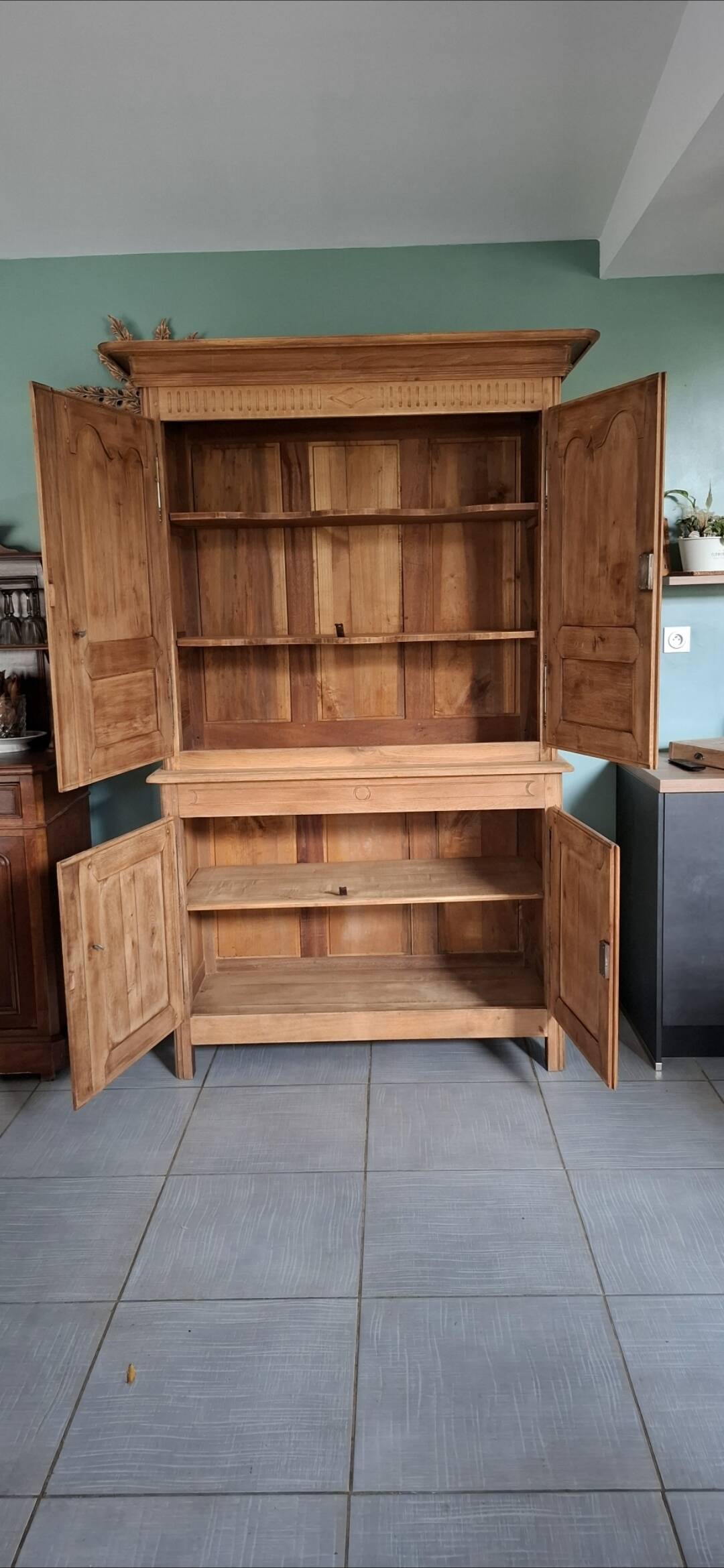 Refurbished 2-piece buffet