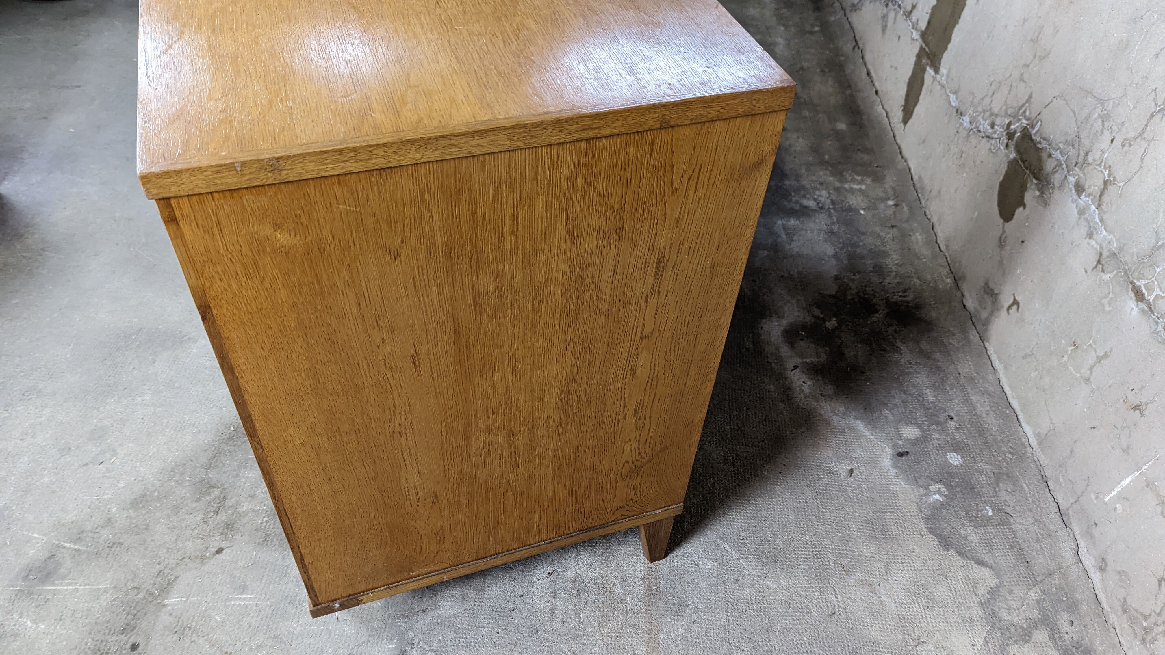 Scandinavian compass foot dresser