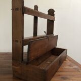 Etagère murale ancienne en bois ayant appartenu à un religieux