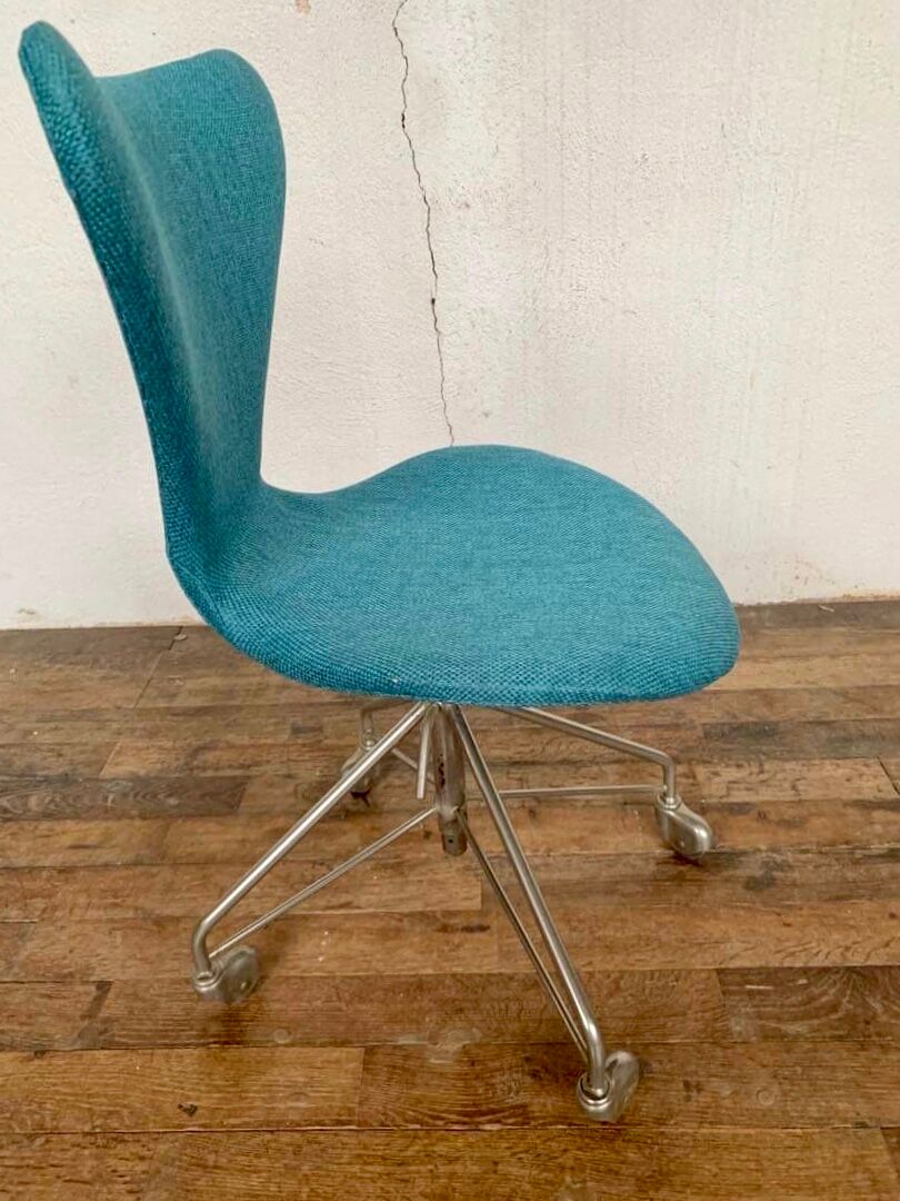 Swivel chair Arne Jacobsen 3117 Publisher Fritz Hansen Denmark year 1960