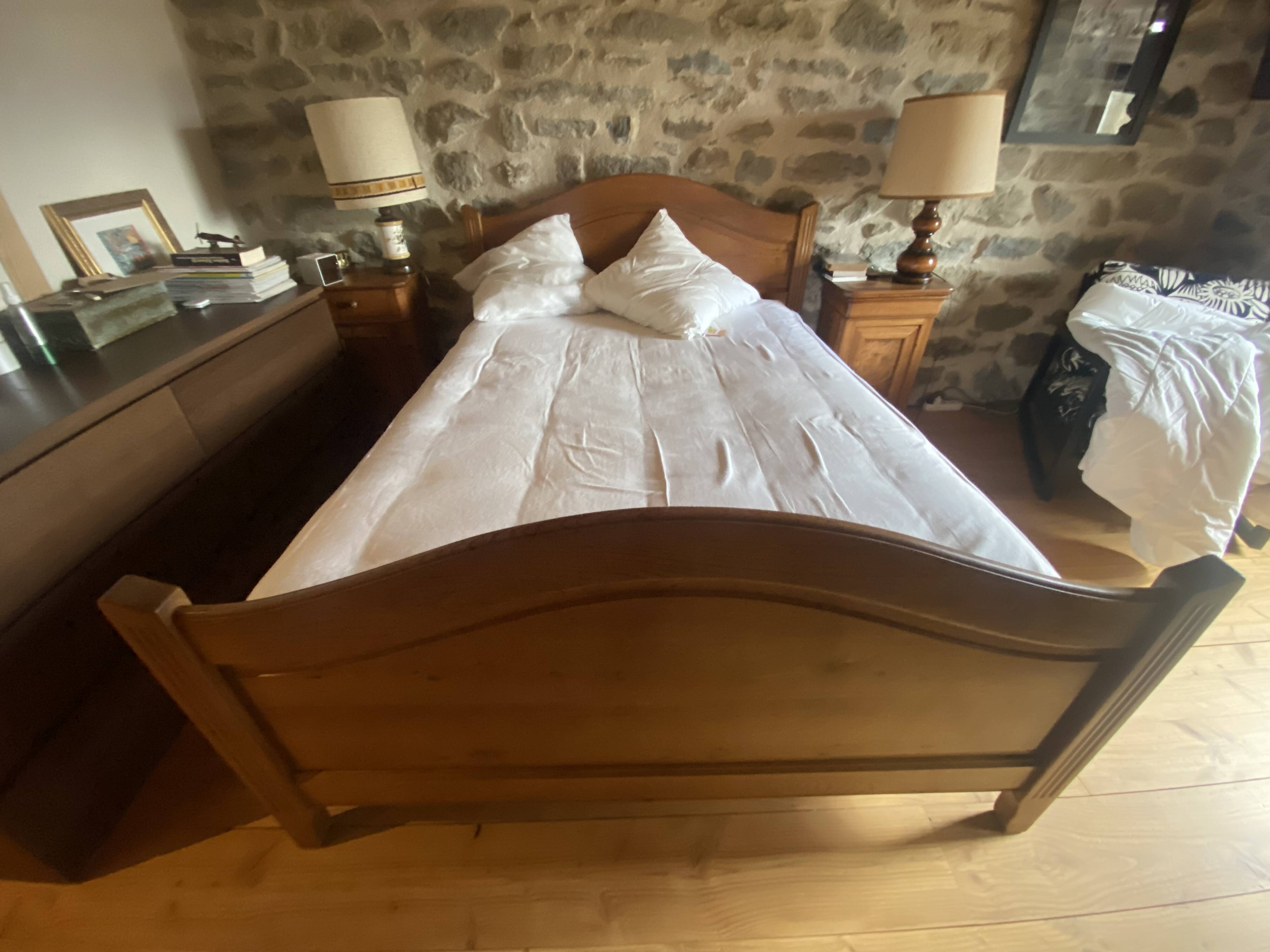 Old 2-seater bed