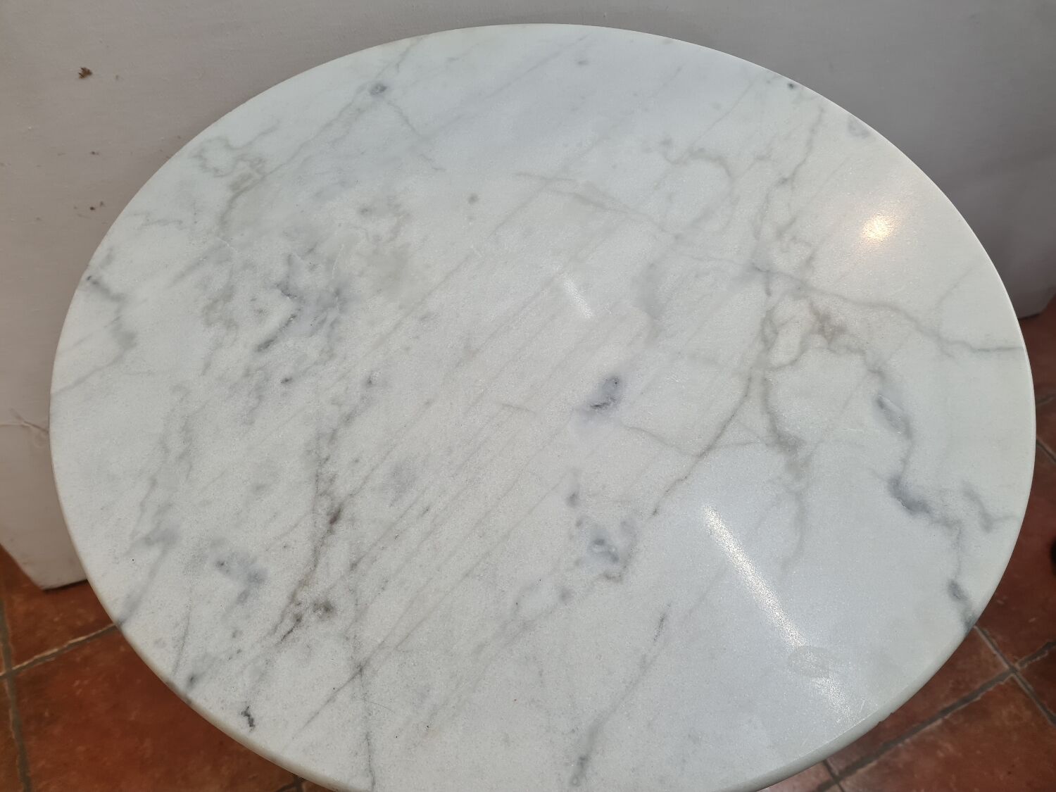 Bistro pedestal table in cast iron and marble