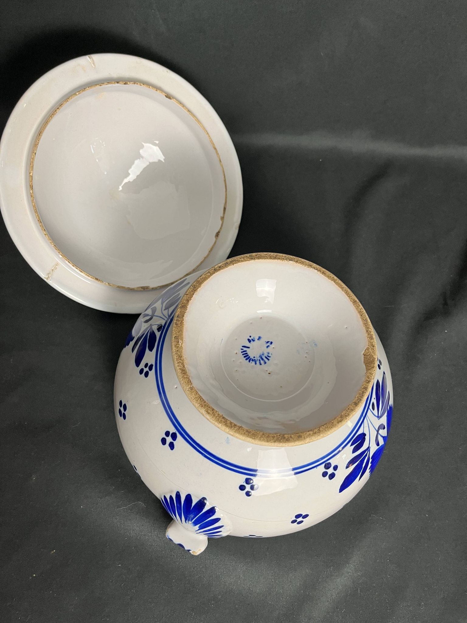 Lunéville, soupière en faïence à décor bleu fin XIXème