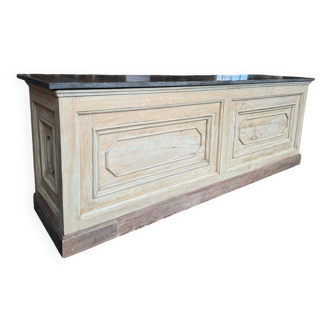 Large Pharmacy Counter