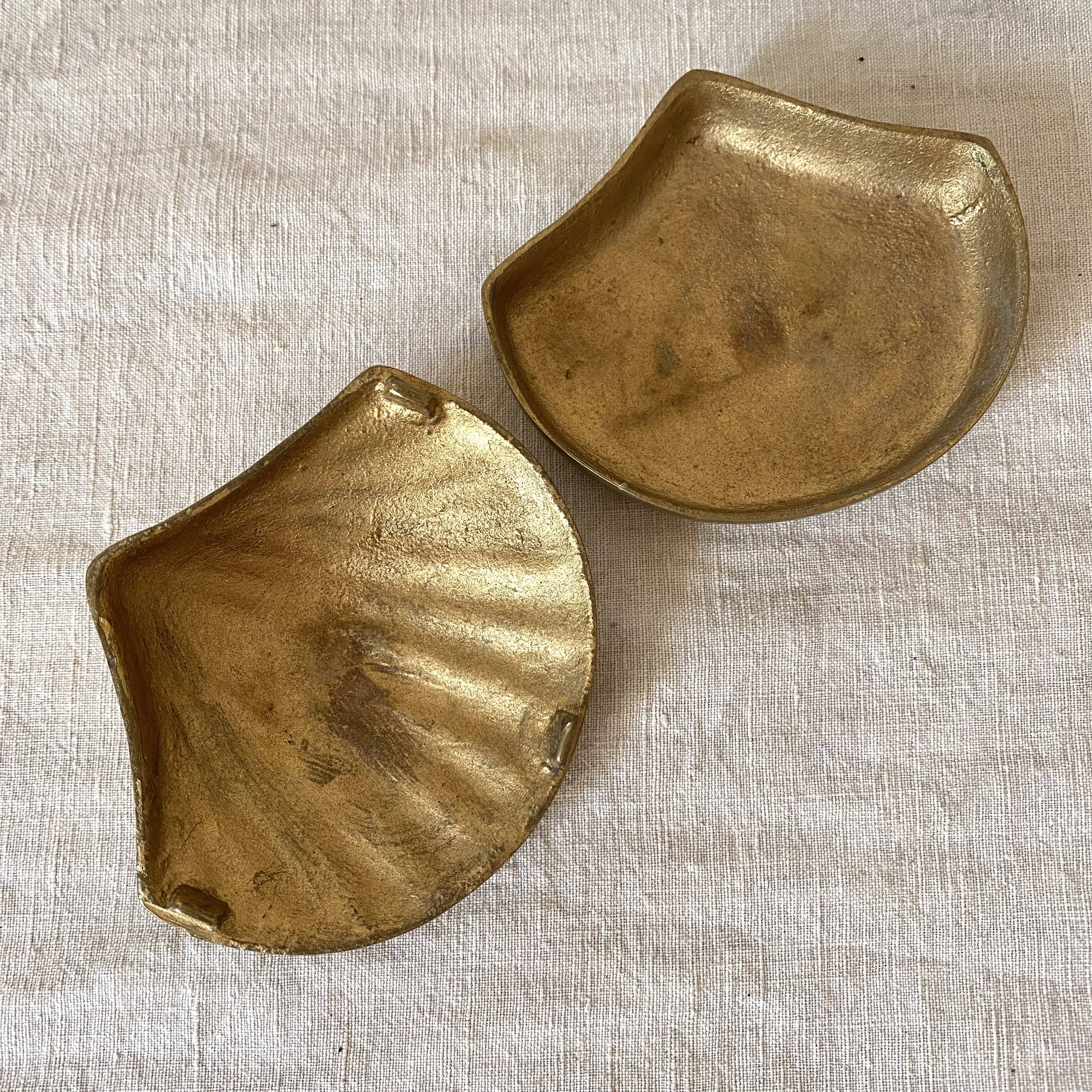 Shell box in gilded brass