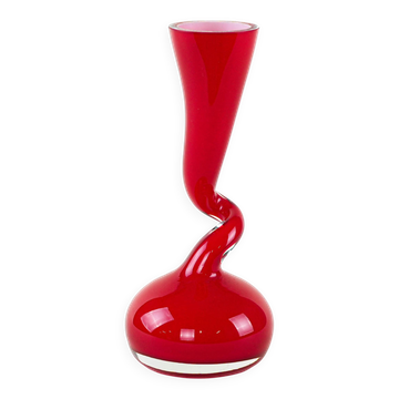 Vase rouge, vase balançoire, design danois, fabriqué par Normann Copenhagen