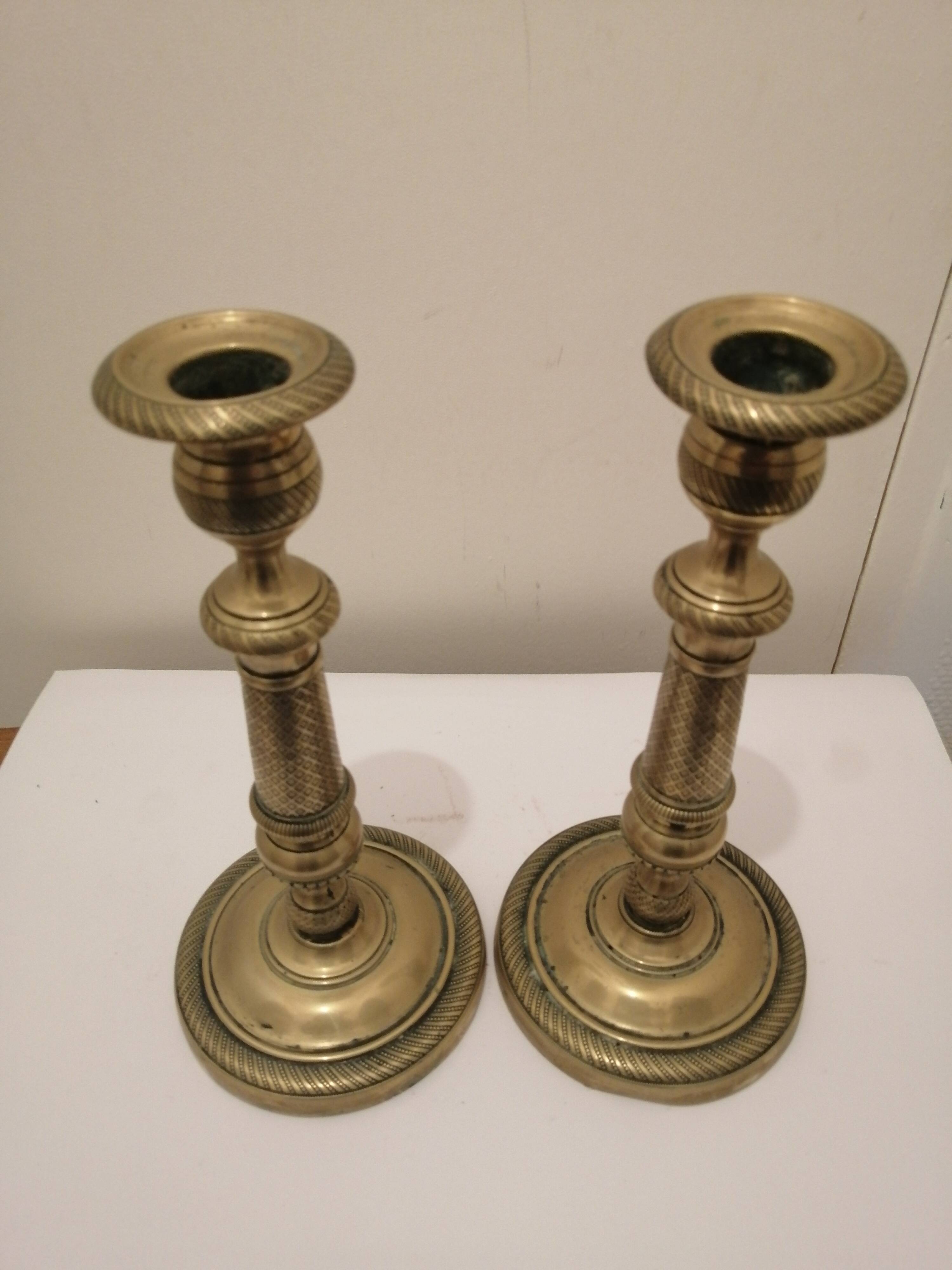 Deux  bougeoirs en cuivre vintage