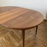 Extendable Scandinavian table
