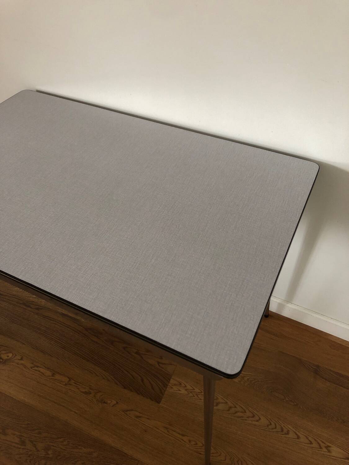 Extendable table