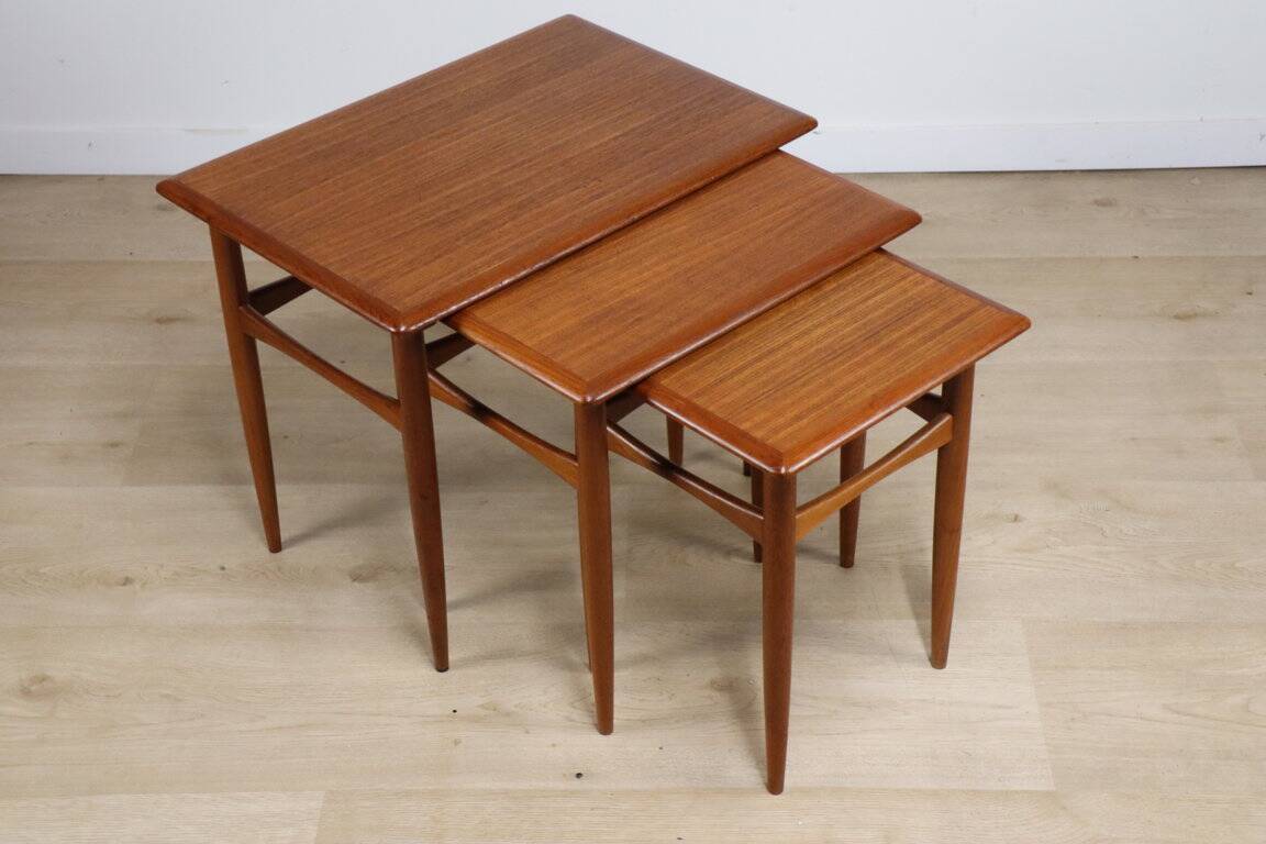 Tables gigognes scandinave en teck, 1960