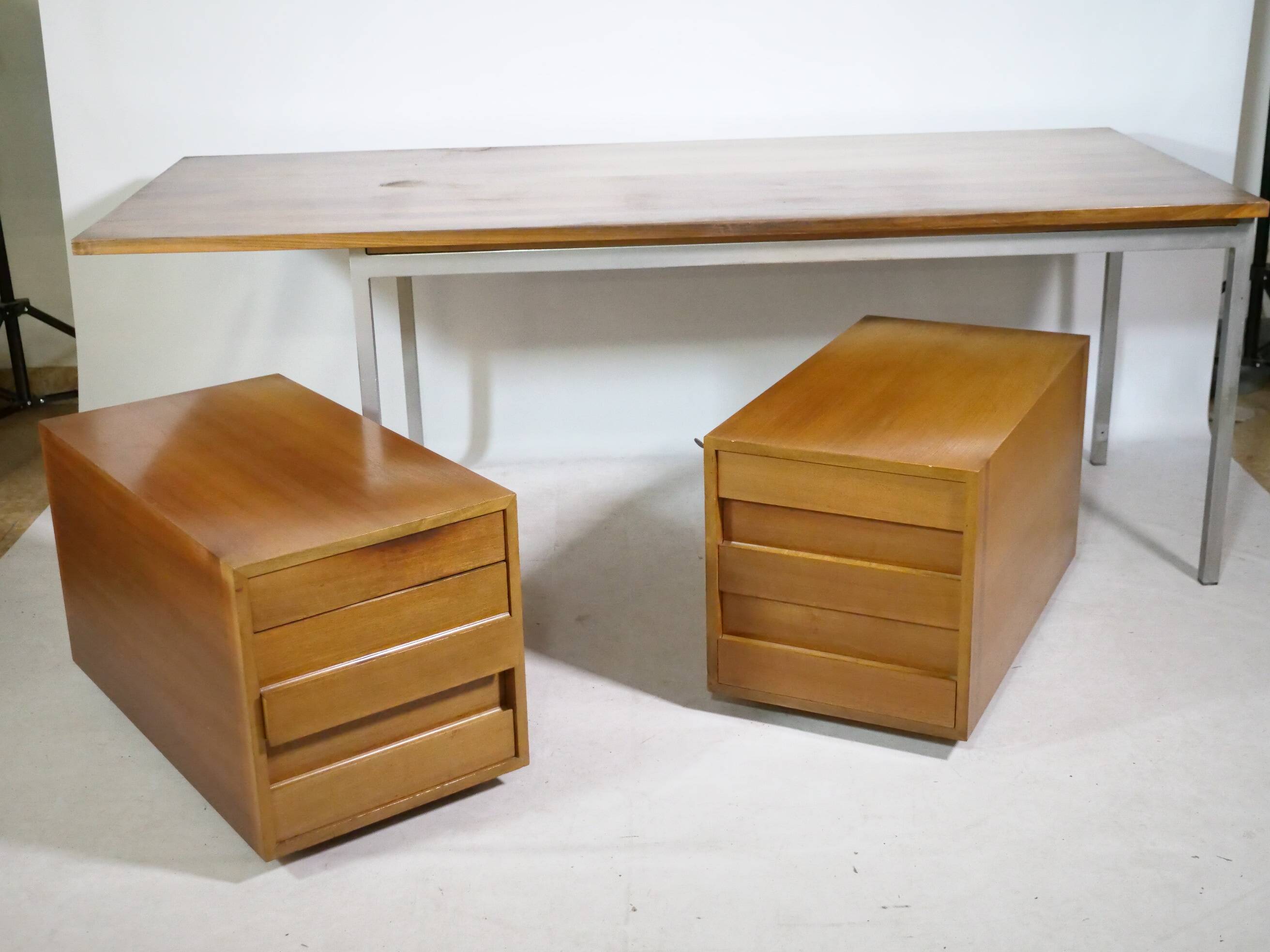 Mid-Century Behr Desk in Walnut with 2 Drawer Containers, Germany, 1970s