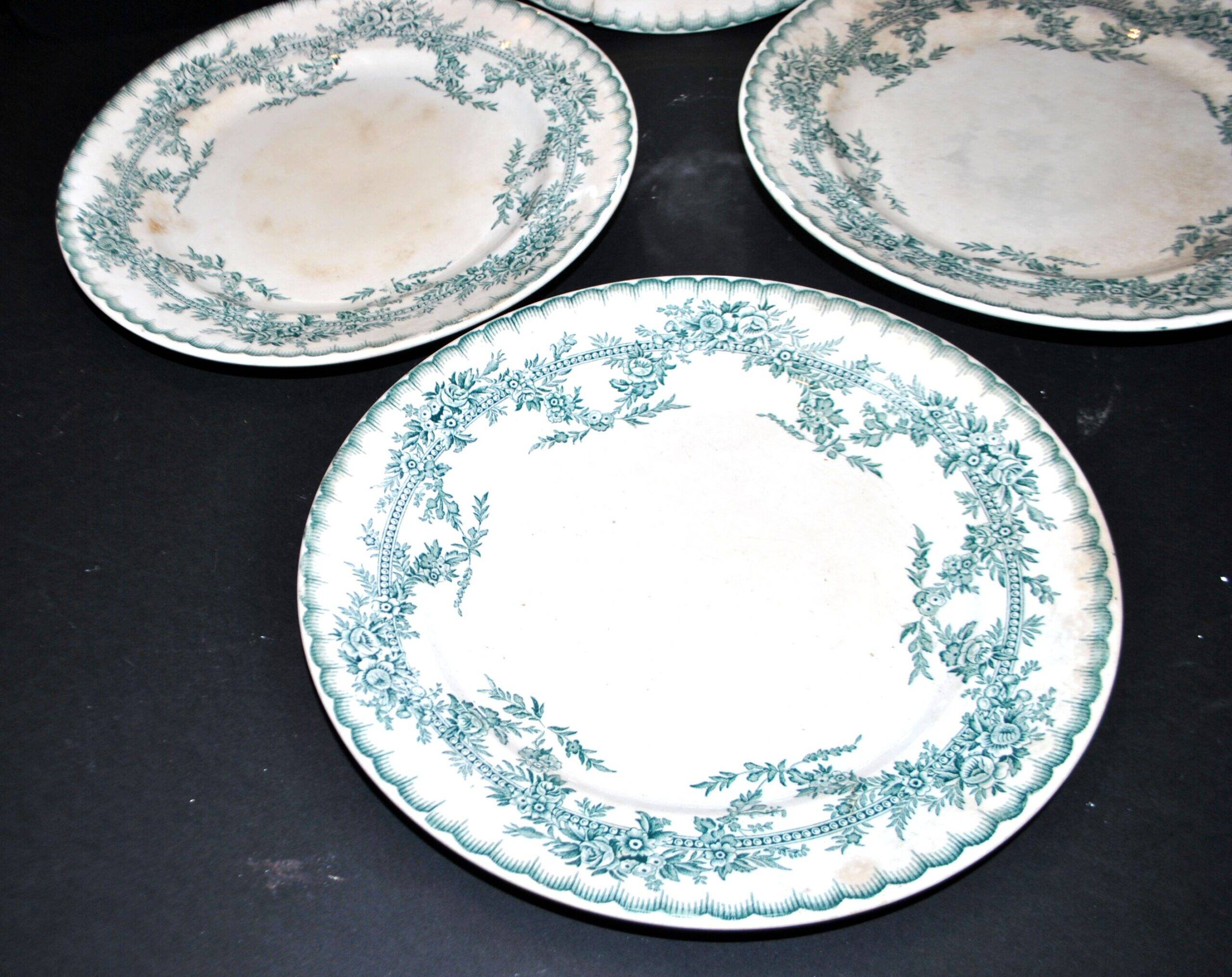 Onnaing Faïencerie set of 4 Coppelia plates with green floral decoration, iron earthenware