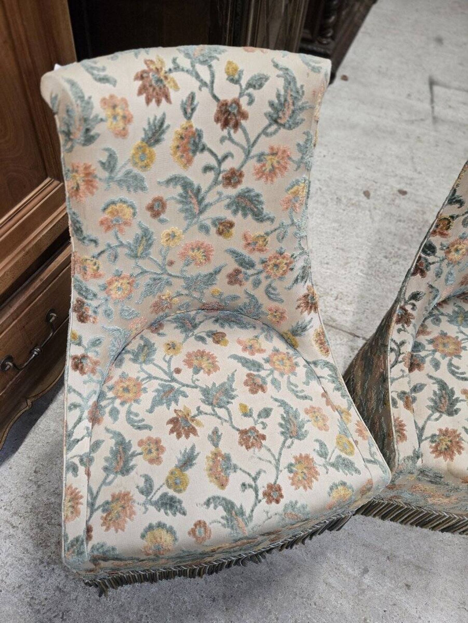 Pair of crapaud armchairs / Napoleon III – floral fabric – fringed skirt