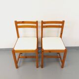 Pair of vintage chairs in pine and white terry fabric from the 70s