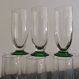 10 flûtes à champagne en verre à pied vert, années 30