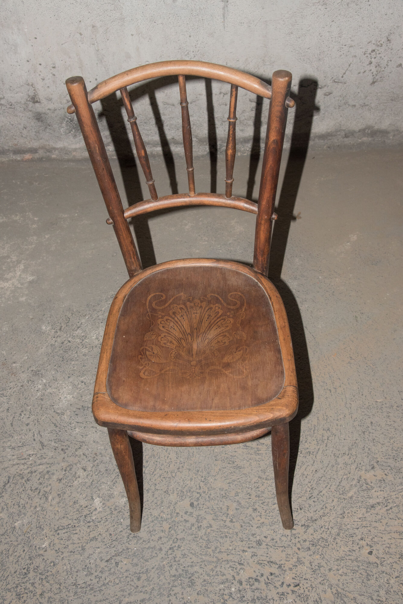 Series of 5 bistro chairs - early 20th century