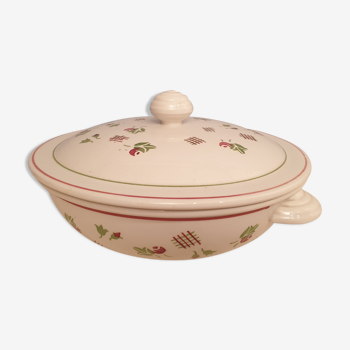 Soup tureen red and green