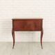 Commode décorative avec des motifs floraux