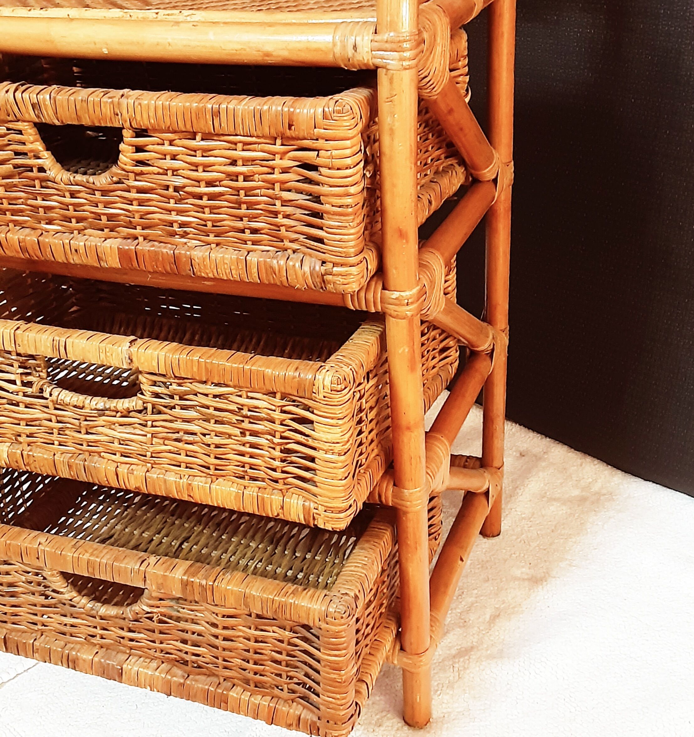 Meuble en rotin vintage